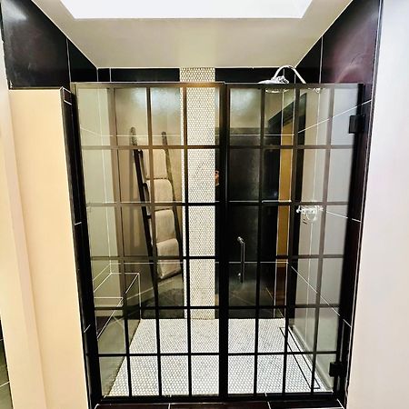 Bespoke Inn 깃대 외부 사진