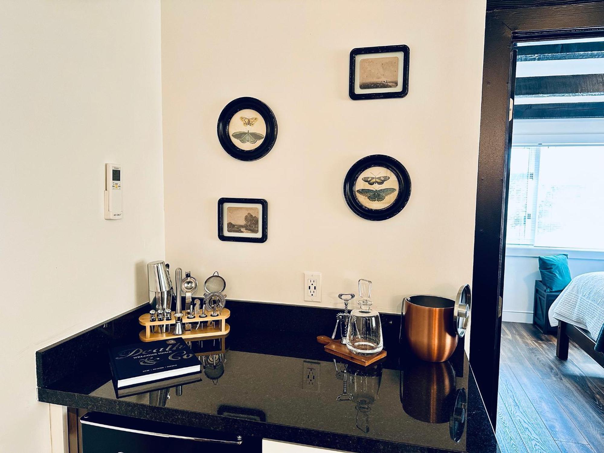 Bespoke Inn 깃대 외부 사진